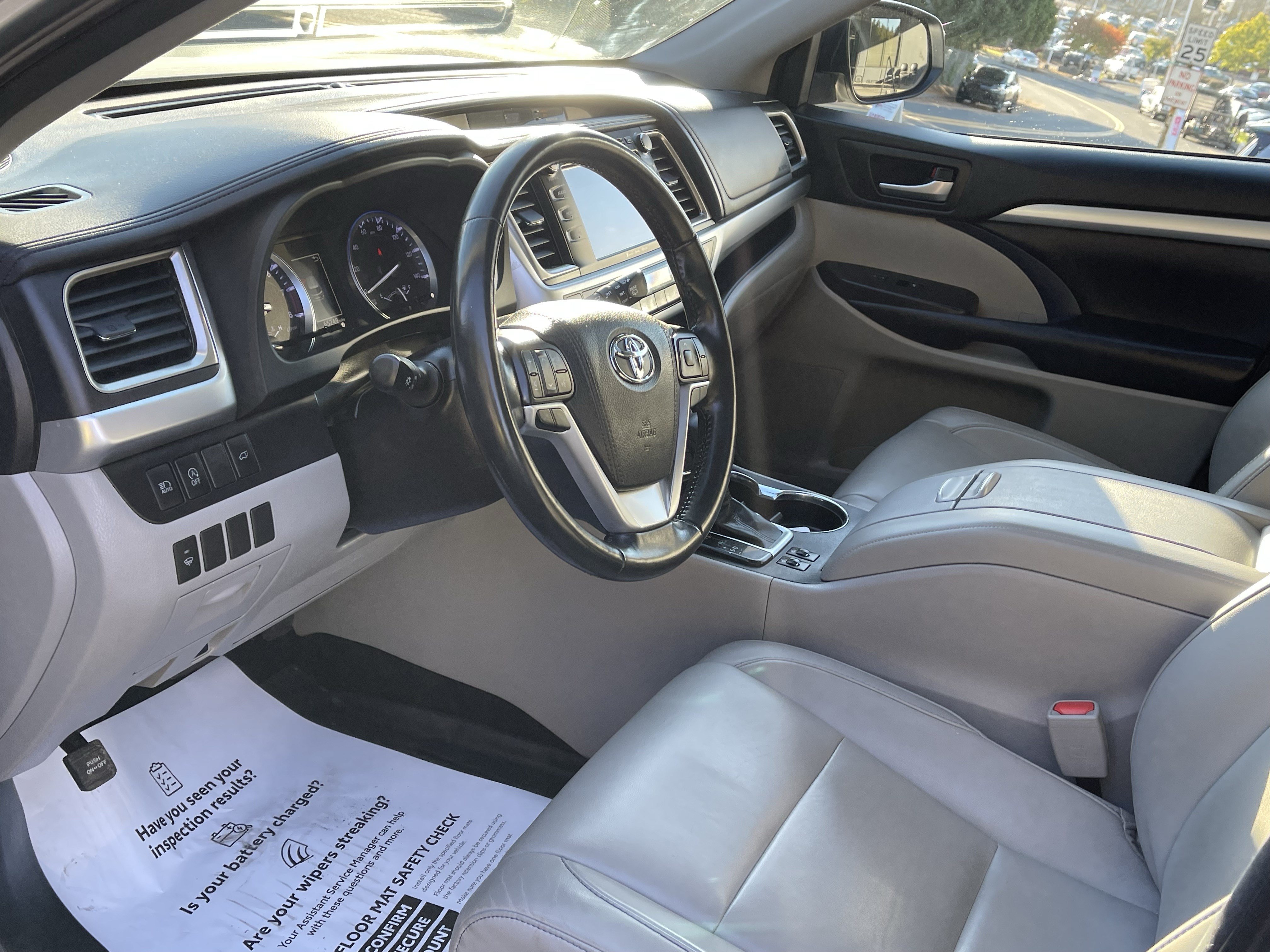 Certified 2018 Toyota Highlander XLE AWD/4WD image 11