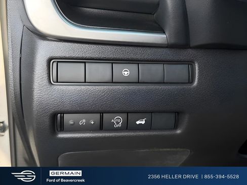 Used 2025 Nissan Rogue SV image 10