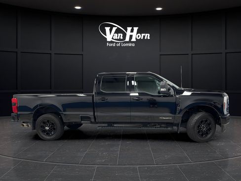 Used 2025 Ford F250 XLT w/ Black Appearance Package AWD/4WD image 8