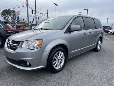 Used 2019 Dodge Grand Caravan SXT image 9