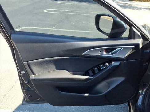 Used 2018 MAZDA MAZDA3 Sport image 6