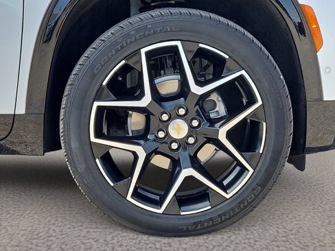 Used 2025 Chevrolet Traverse High Country FWD image 7