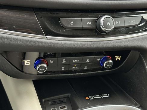 Used 2022 Buick Enclave Essence w/ Experience Buick Package image 5
