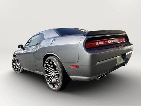 Used 2011 Dodge Challenger RWD image 2
