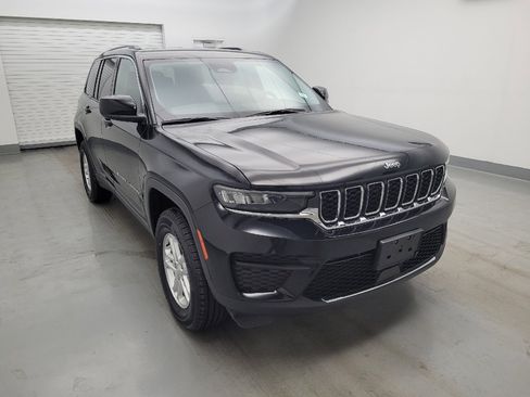 Used 2023 Jeep Grand Cherokee Laredo w/ Luxury Tech Group I AWD/4WD image 13