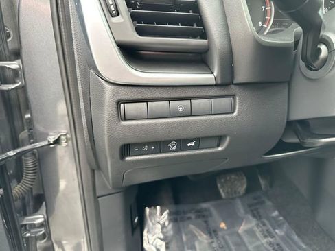 Used 2025 Nissan Rogue SV AWD/4WD image 11