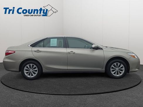 Certified 2017 Toyota Camry LE image 9
