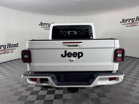 Used 2022 Jeep Gladiator Overland AWD/4WD image 8