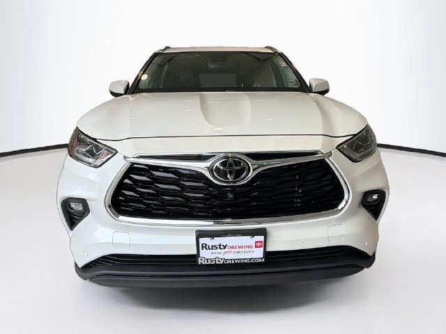 Used 2022 Toyota Highlander Limited w/ Protection Package #3 (TMS) AWD/4WD image 2