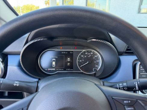 Used 2025 Nissan Versa SV image 38