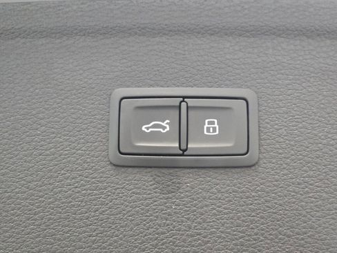 Certified 2025 Audi Q5 2.0T Premium Plus image 24