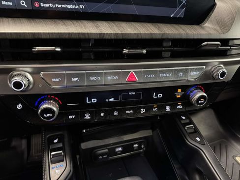 Used 2023 Kia Telluride EX w/ EX Captain's Chair Package AWD/4WD image 29