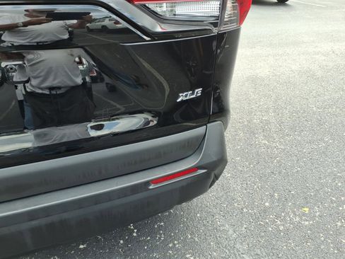 Used 2022 Toyota RAV4 XLE w/ Convenience Package FWD image 5
