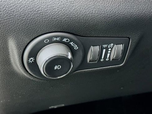 Certified 2024 Jeep Compass Latitude image 17