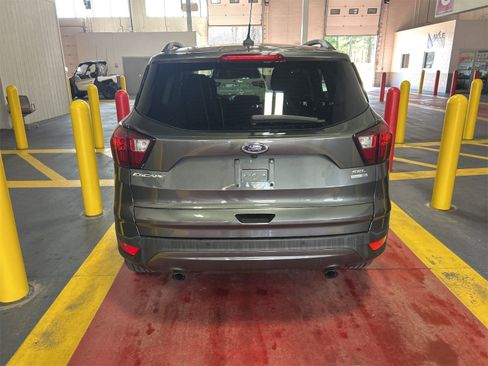 Used 2019 Ford Escape SEL image 4