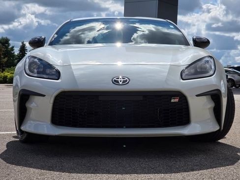 Used 2022 Toyota GR86 Premium w/ GR Appearance Package 1 (TMS RWD image 3