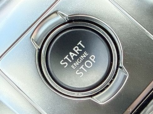 Used 2023 Jaguar XF SE image 35