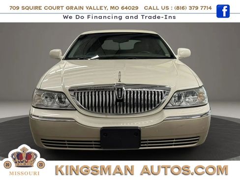 Used 2004 Lincoln Town Car Ultimate RWD image 1