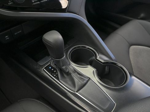 Used 2019 Toyota Camry LE image 24