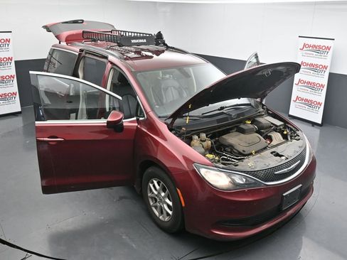 Used 2021 Chrysler Voyager Lxi image 25