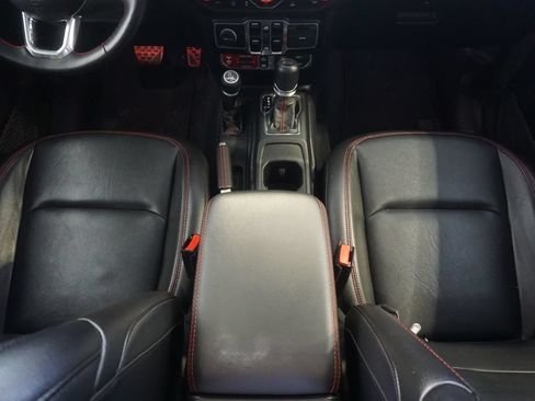 Used 2021 Jeep Wrangler Unlimited Rubicon w/ Cold Weather Group AWD/4WD image 26