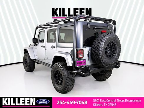Used 2017 Jeep Wrangler Unlimited Sahara AWD/4WD image 6