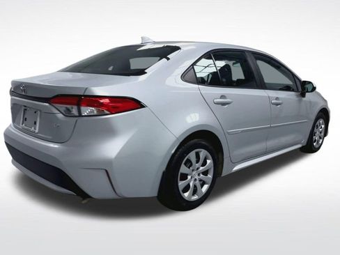 Used 2021 Toyota Corolla LE image 8