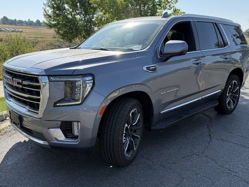 Used 2022 GMC Yukon SLT w/ SLT Premium Package AWD/4WD image 2