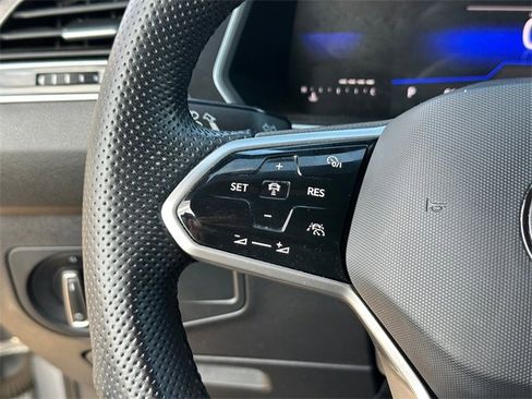 Used 2023 Volkswagen Tiguan SE R-Line image 13