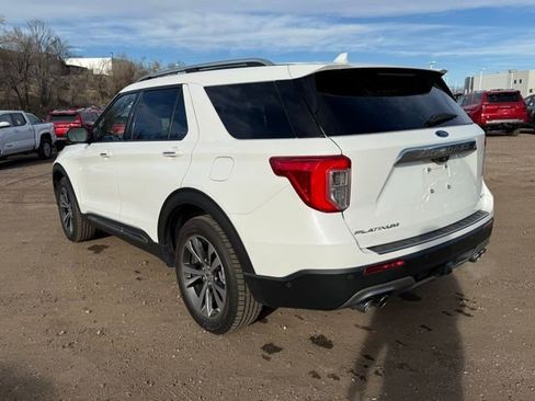 Used 2020 Ford Explorer Platinum w/ Premium Technology Package image 3