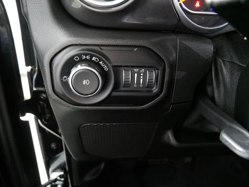 Used 2020 Jeep Wrangler Unlimited Sahara AWD/4WD image 26