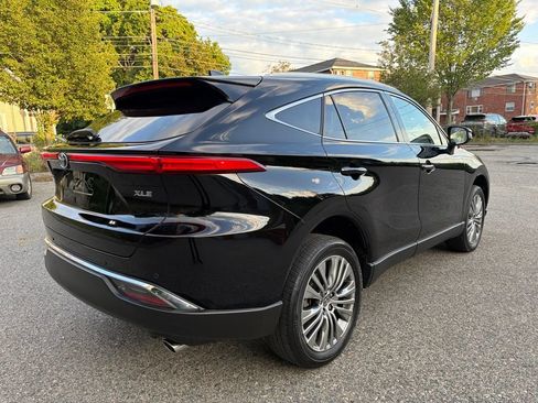 Used 2024 Toyota Venza XLE AWD/4WD image 7