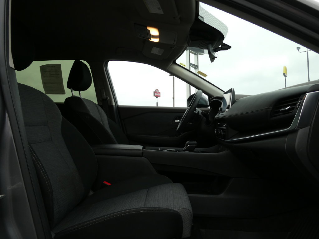 Used 2023 Nissan Rogue SV FWD image 13