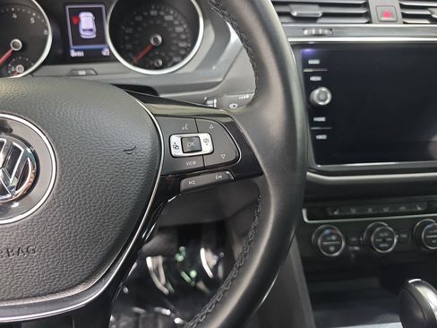 Used 2019 Volkswagen Tiguan SE w/ Panoramic Sunroof Package image 18