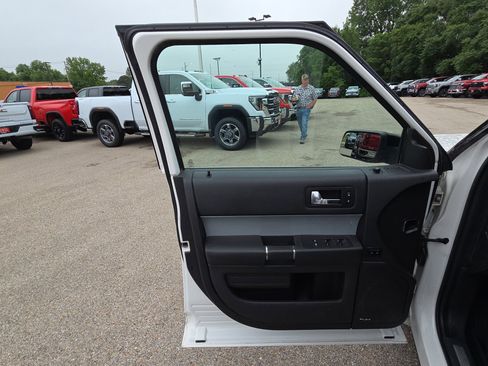 Used 2014 Ford Flex Limited w/ Appearance Package FWD image 12