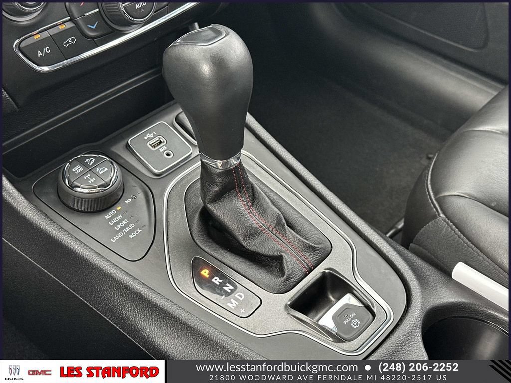 Used 2021 Jeep Cherokee Trailhawk AWD/4WD image 32