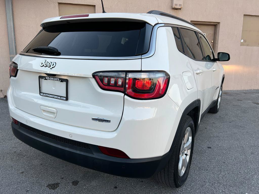 Used 2018 Jeep Compass Latitude w/ Popular Equipment Group FWD image 3