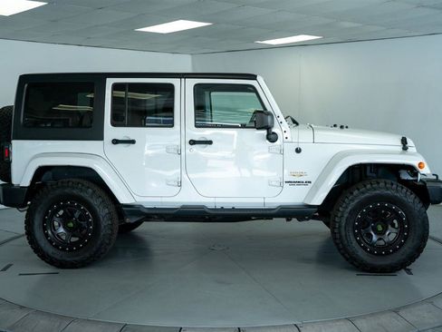 Used 2015 Jeep Wrangler Unlimited Sahara w/ Connectivity Group AWD/4WD image 8