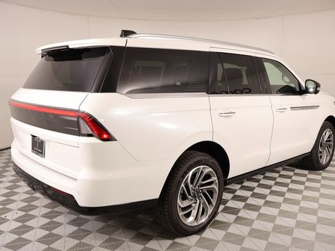 New 2025 Lincoln Navigator Reserve AWD/4WD image 23