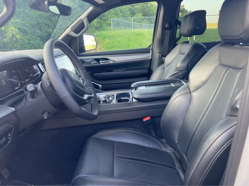 Used 2023 Jeep Wagoneer Series II w/ Convenience Group I AWD/4WD image 4