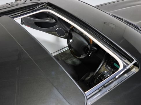 Used 1998 Jaguar XJ8 RWD image 20