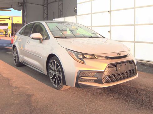 Used 2022 Toyota Corolla SE FWD image 2
