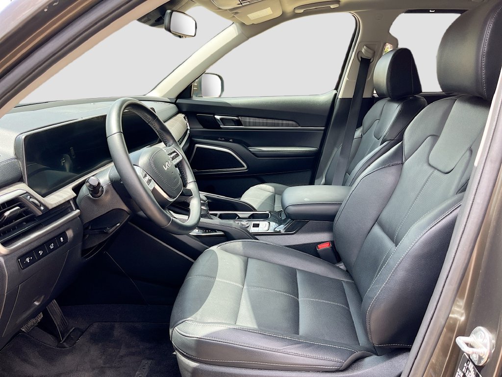 Used 2024 Kia Telluride EX w/ EX Captain's Chair Package FWD image 22