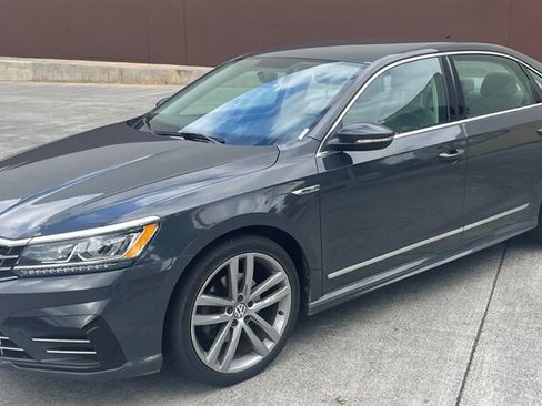 Used 2017 Volkswagen Passat 1.8T R-Line w/ R-Line Lighting Package FWD image 1