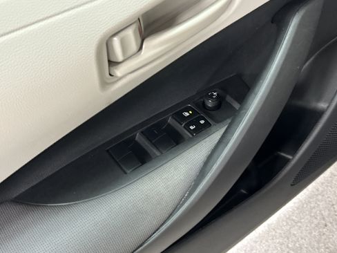 Used 2022 Toyota Corolla LE w/ LE Convenience Package FWD image 11