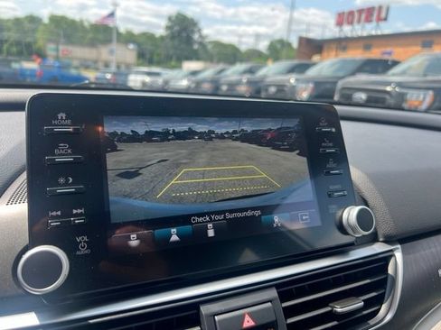 Used 2020 Honda Accord Touring image 14