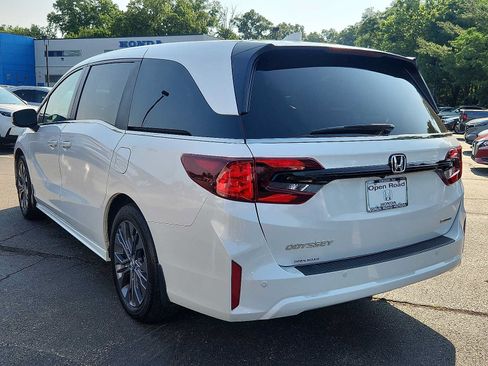 Certified 2025 Honda Odyssey Touring image 4