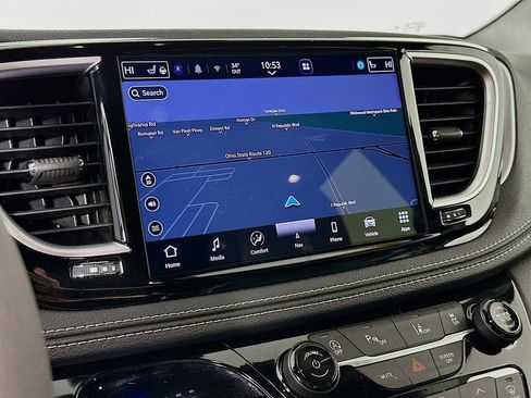 Certified 2025 Chrysler Pacifica Limited image 21