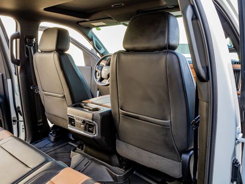 Used 2023 Chevrolet Silverado 3500 High Country w/ Technology Package image 31