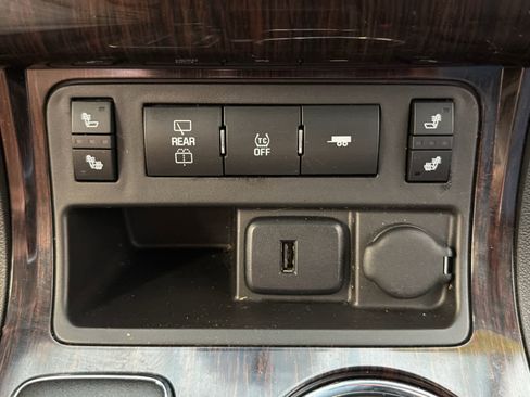 Used 2017 Chevrolet Traverse LT w/ Style and Technology Package FWD image 41